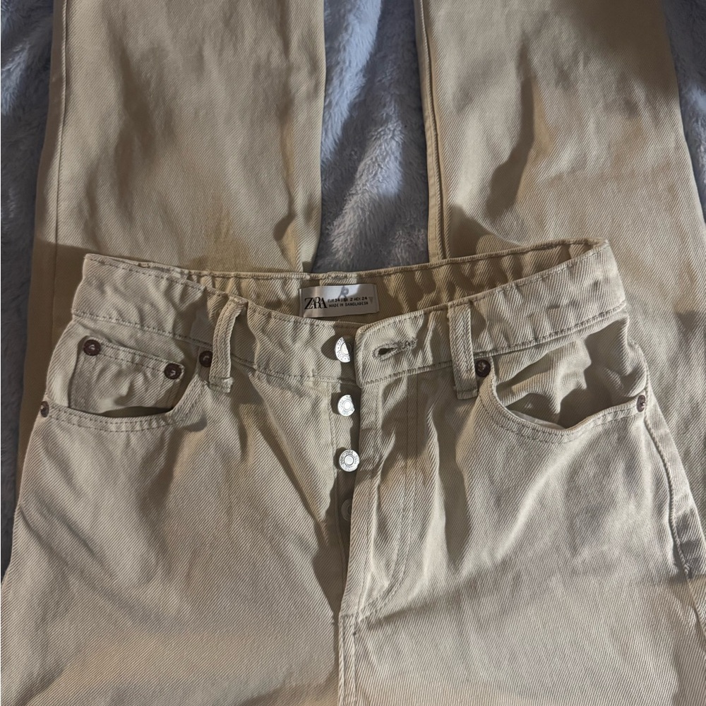 Zara Beige High-Waisted Jeans